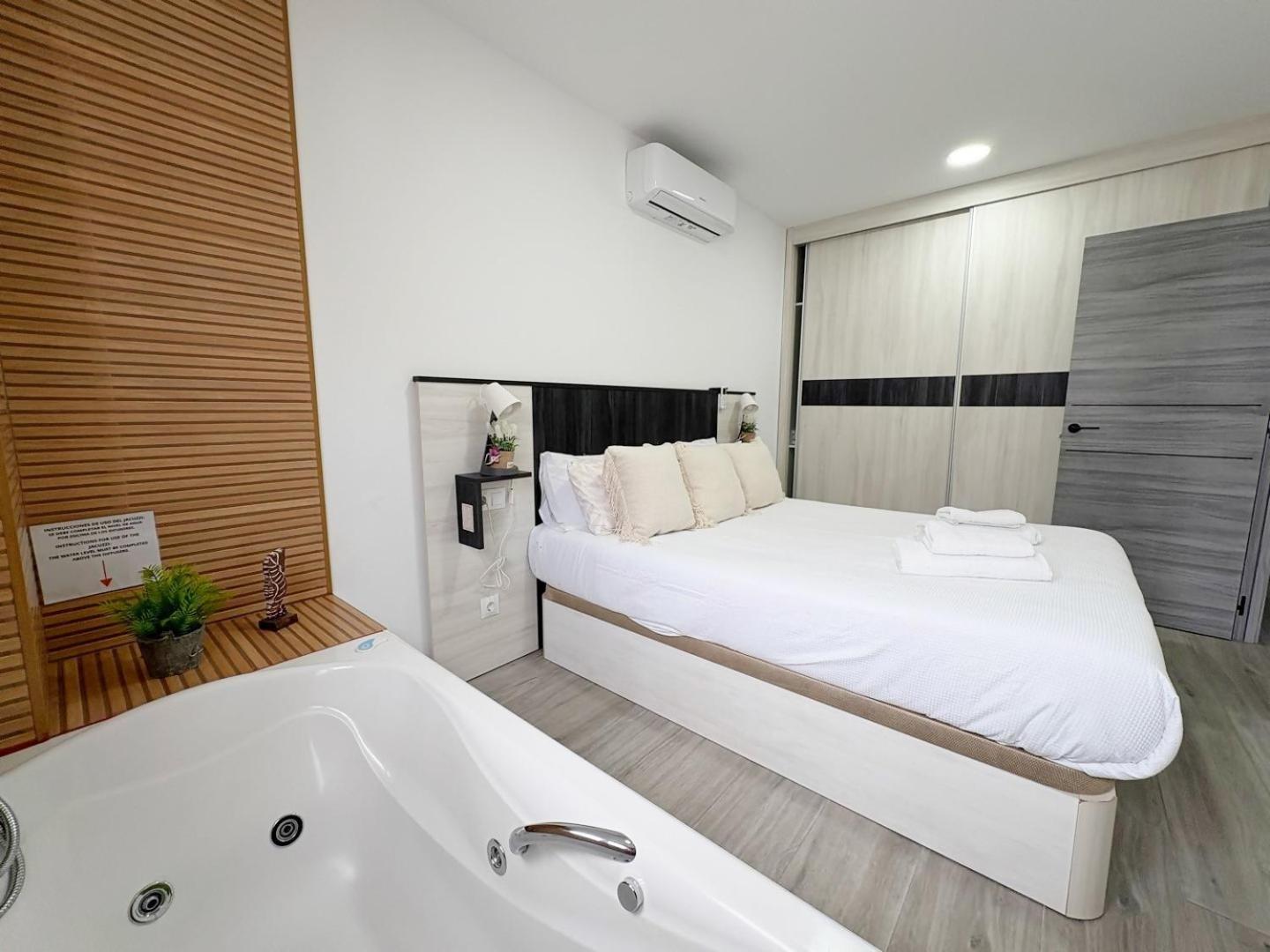 Benahavis Iii Airport Apartamento